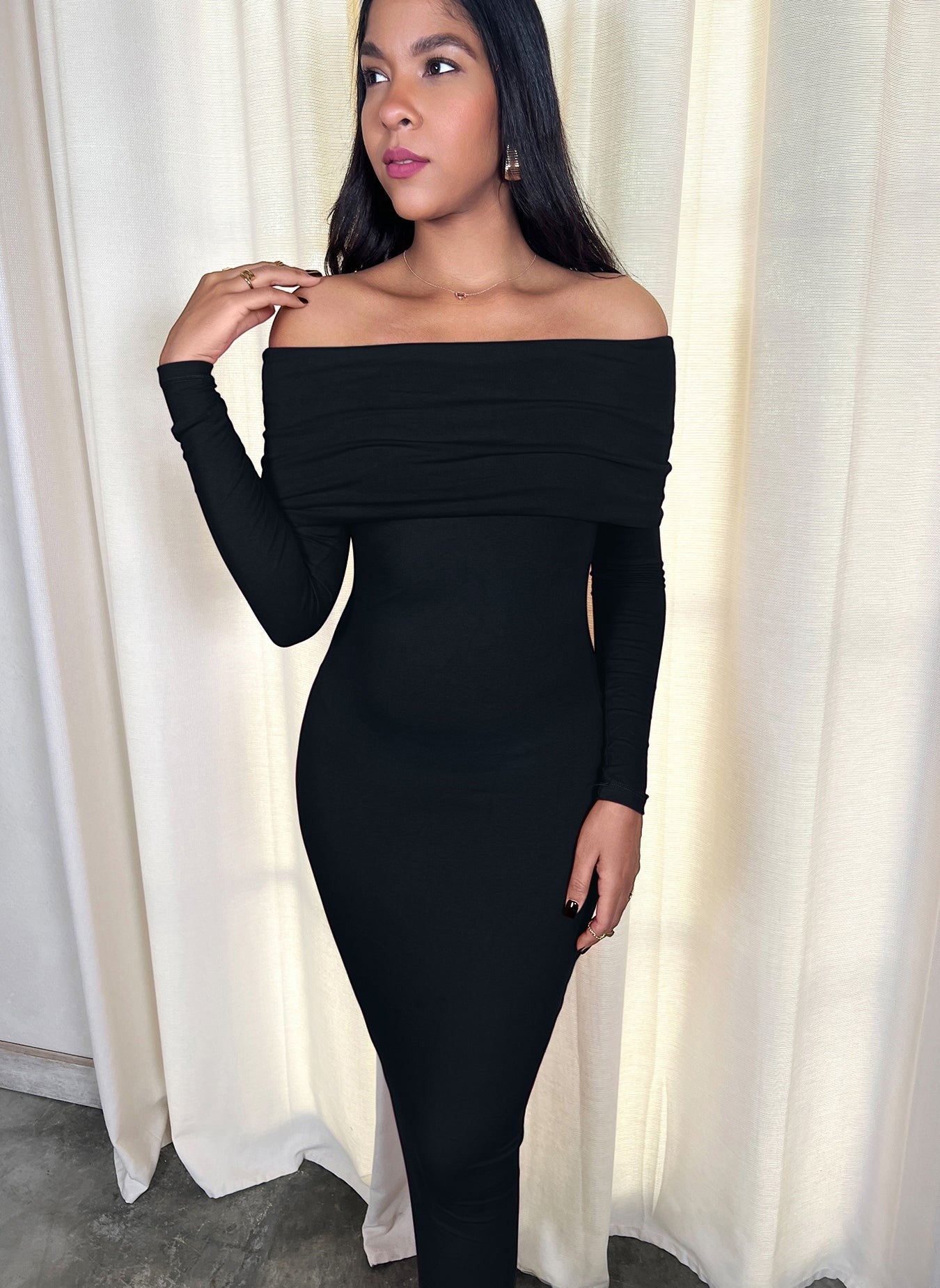 Over The Shoulder Bodycon Midi Dress - Black