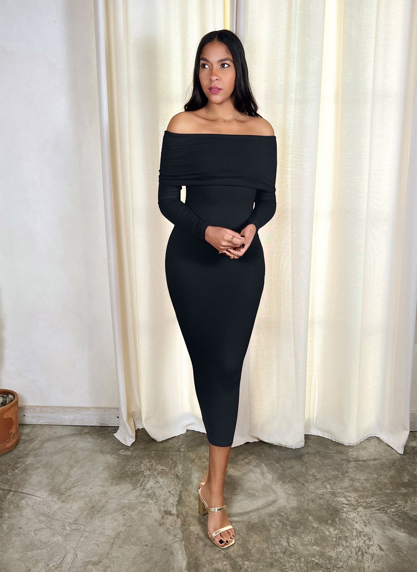 Over The Shoulder Bodycon Midi Dress - Black