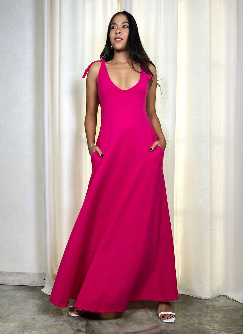 Plunge Neckline Maxi Dress w. Pockets