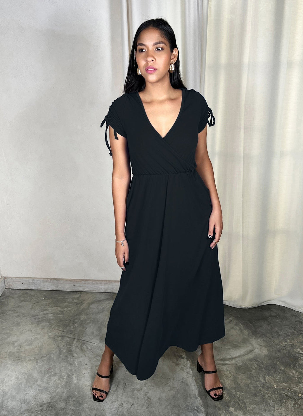 Surplice Maxi Dress w. Pockets - Black