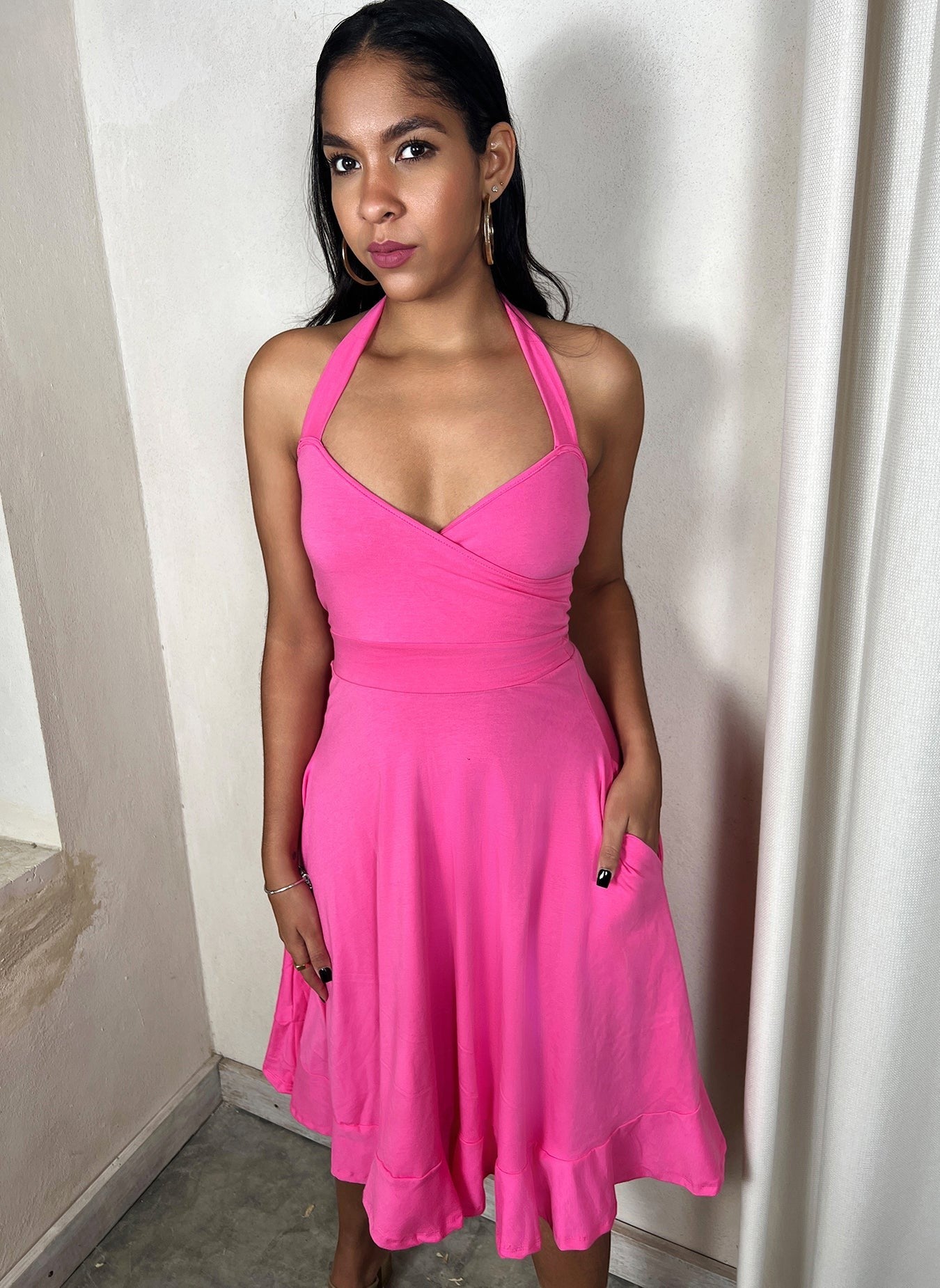 Sweetheart Neckline Skater Midi Dress w. Pockets